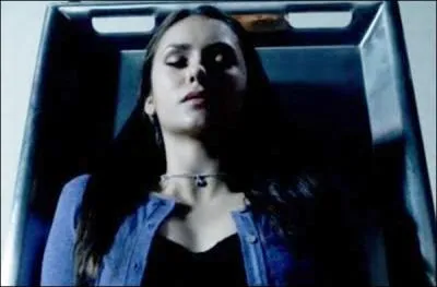 Comment meurt Elena (Avant sa transformation) ?