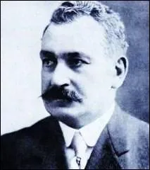 Le premier dirigeant de ces brigades mobiles tait le commissaire :