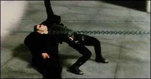 Dans le film, No fait une esquive  presque parfaite  pour...