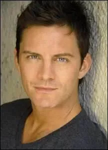 Comment s'appelle le prsentateur ?