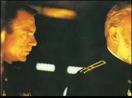 Quel acteur a incarn le commandant d'un sous-marin dans le film  A la poursuite d'octobre rouge  ?