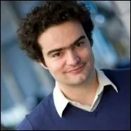 De quel site d'actualit en ligne, rcompens en 2012 par l'Association amricaine de l'information en ligne, Laurent Mauriac est-il le PDG ?