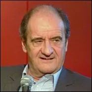 Quel est le nom de la mission qu'a confie Franois Hollande  Pierre Lescure, ancien PDG de Canal+ ?