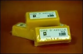 Pour produire un kilo de cire, combien de miel doit consommer l'abeille ?