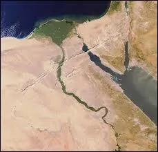 Quel est donc ce fleuve que l'on voit serpenter au milieu de la photo ?