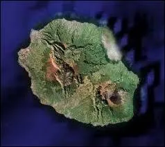 Quelle est cette le de l'ocan Indien de 2 500 km2 ?