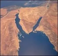 Comment appelle-t-on la pninsule dsertique au centre de la photo ?