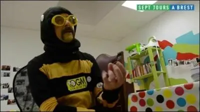 Qui est cet  homme-abeille  ?