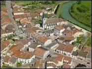 Voici la ville de Pagny-sur-Meuse vue du ciel. Comment s'appellent ses habitants ?