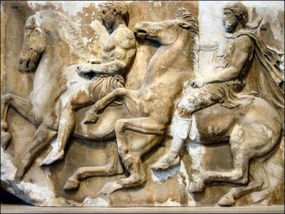 Sur la frise du Parthnon courent des cavaliers, en bas-relief. Prcisez le sens du nom compos.