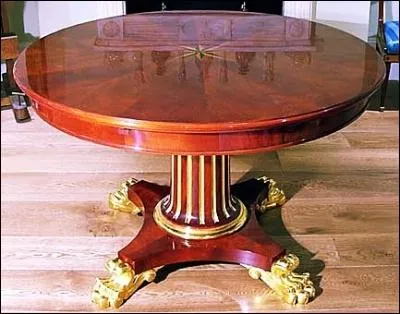 Le style Empire a pour le moins des caractristiques parfaitement reconnaissables. Quel bois trouve-t-on de manire dominante dans la cration des meubles ?