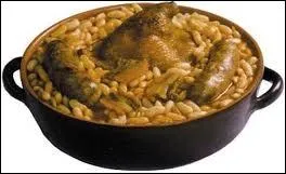 Au 17e sicle, le cassoulet s'appelait  estouffet . Ce n'est qu'au sicle suivant qu'il prendra le nom de  cassoulet , terme d...