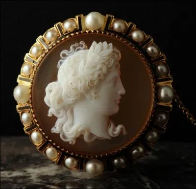 D'une main dlicate (... ) dans un filon D'(... ), Le profil d'Apollon.