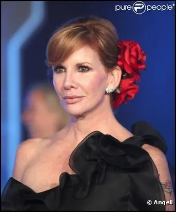 Cette femme �l�gante, quel r�le a-t-elle jou� ?