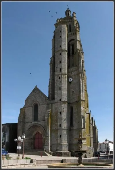 Mon clocher gothique domine la ville de ses 56 mtres, je suis :