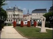 Ville connue surtout pour ses madeleines, je vous emmne  Commercy o les habitants se nomment les ...