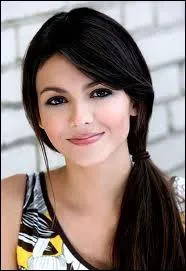 Qui ressemble le plus  Victoria Justice ?