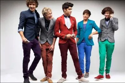 De quelle chanson viennent ces paroles :  When he opens his arms and holds you close tonight ...   ?