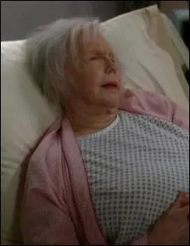 Avec quoi Rose Kemper blesse-t-elle Orson ?