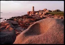 O se situe la cte de granit rose ?