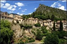 O est situ le magnifique village de Saint-Guilhem-le-Dsert ?