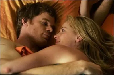 Comment se nomme la compagne de Dexter ?