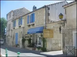 C'est  Fontvieille que vous pouvez voir le moulin d'Alphonse Daudet. Comment appelle-t-on les habitants de cette commune ?