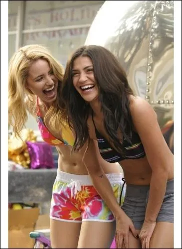 Avec qui est-elle amie depuis l'ge de 5 ans ?