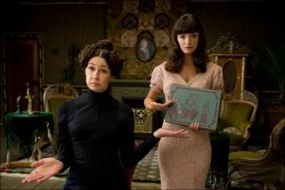 Ophlia (  droite ) est une ex Miss Mto de Canal + !