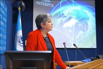 Qui a rendu une visite en octobre 2012 au sige du secrtariat gnral d'Interpol, pour signer une srie d'accords de lutte contre le trafic d'tres humains ?