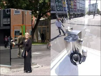 Les toilettes publiques ont bien volu depuis les vespasiennes (urinoirs publics), comme on peut le constater sur cette photo. Mais quelle est l'origine du mot  vespasiennes  ?