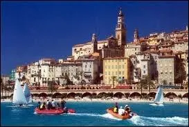 Partons  prsent  Menton, ville Maralpine o les habitants portent le nom de ...