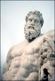 Puis, aprs tant de sang rpandu, il tait d pour une bonne action en Italie. Que fit-il en Campanie ? (on comprend mieux son air hbt sur la sculpture avec mes explications, non ? )