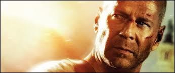 Dans ce film, John McLane (Bruce Willis) reprenait du service à l'aéroport de Washington Dulles contre toute une bande de terroristes.