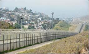 Comment s'appelle la ville mexicaine faisant face à la ville américaine de San Diego qui se trouve juste de l'autre côté de la frontière ?