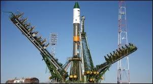 La plupart des navettes spatiales russes partent de la base de Baïkonour. Dans quelle ancienne république soviétique se trouve cette base ?