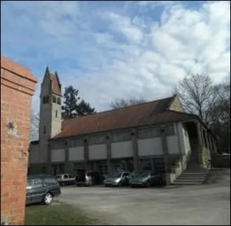 Dans quelle ville de France, la mise en vente d'une glise alimente les dbats depuis qu'une association musulmane veut acqurir l'difice pour en faire une mosque ?