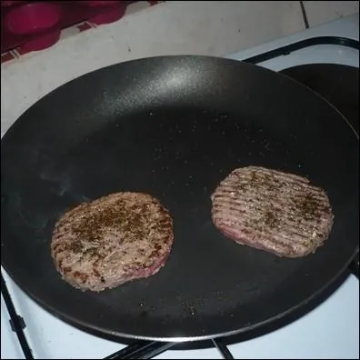 Qu'a trouv une mre de famille grenobloise, dans un steak hach achet sous emballage dans un hypermarch de la ville ?