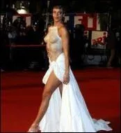 Au cours de quelle crmonie a-t-elle fait sensation en apparaissant dans un bustier hyper sexy sign Franck Sorbier ?