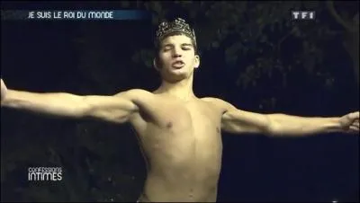 Ce jeune homme se prend pour Alexandre mais o ?