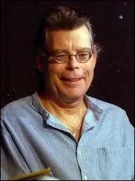 Aprs le succs de son premier roman Stephen King qui tait prof d'anglais a quitt l'enseignement. Quel tait le titre de ce roman ?