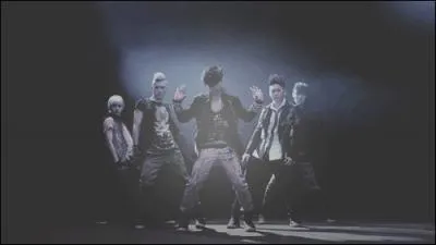 Qu'est ce qui est souvent inclus dans les chansons des NU'EST (principalement dans FACE et ACTION) ?