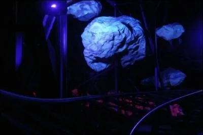 Dans le  Spatiale Experience , combien de temps indique la voix avant le lancement ?