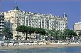 Combien d'toiles sont attribues  l'Htel Carlton  Cannes ?