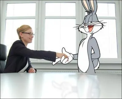 Ce lapin s'est vite habitu au monde rel. Il a dj recrut sa secrtaire personnelle...