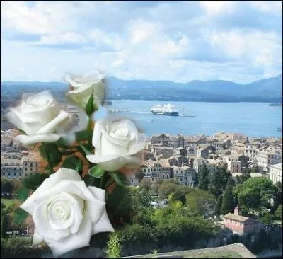 Blanches, mais grecques ... .