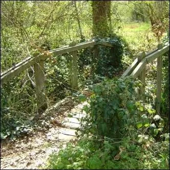 Il ne tenait plus gure que par un grand mystre ... .