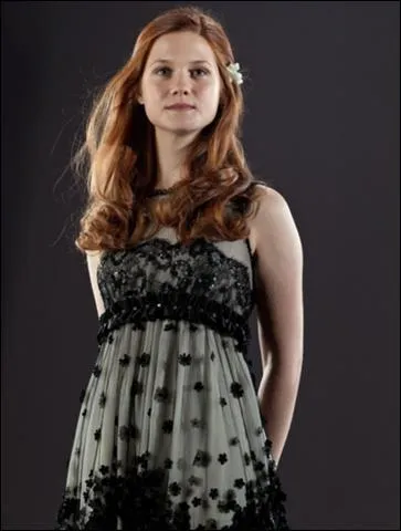 Dans  Harry Potter et la Coupe de feu , avec qui Ginny Weasley va-t-elle au bal de Nol ?