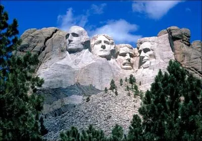 Le mmorial national du Mont Rushmore (Rapid City, Dakota du Sud) est une sculpture monumentale en granit reprsentant quatre des prsidents les plus marquants de l'histoire des Etats-Unis :