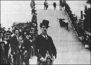 Qui ralisa le film ?